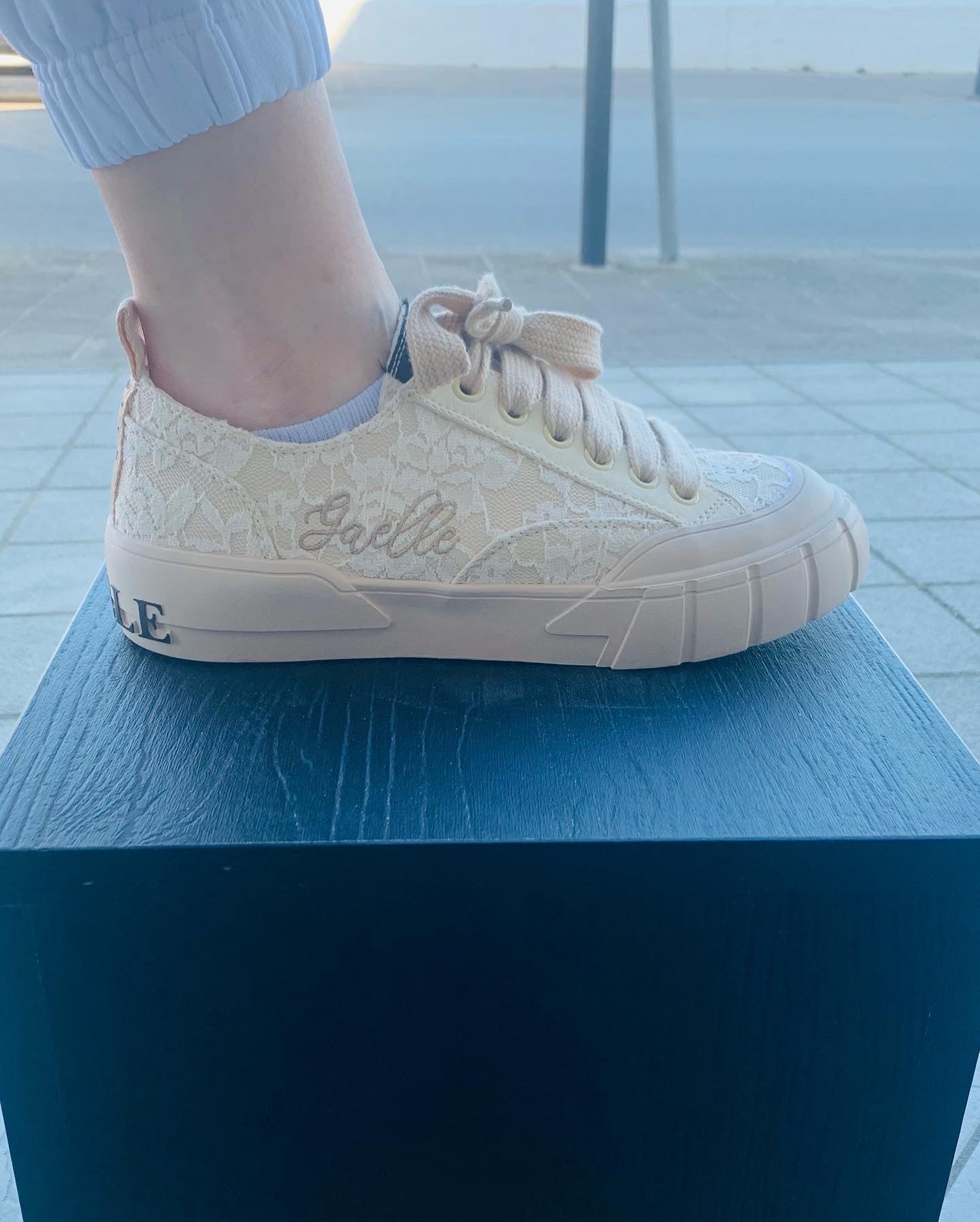 GAELLE - SNEAKERS RICAMATE BEIGE - fly-chic21